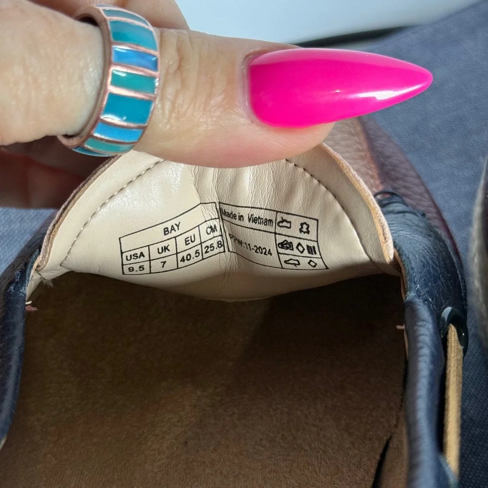 Vionic Bay Boat Shoes Womens 9.5 Navy Burgundy Leather Colorblock Loafers